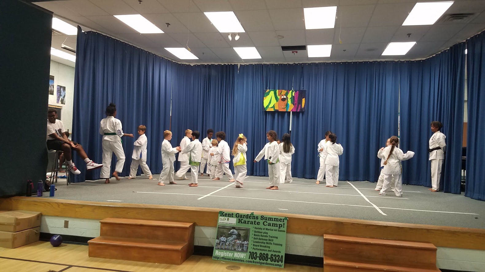 Wide stage view kids training in gis