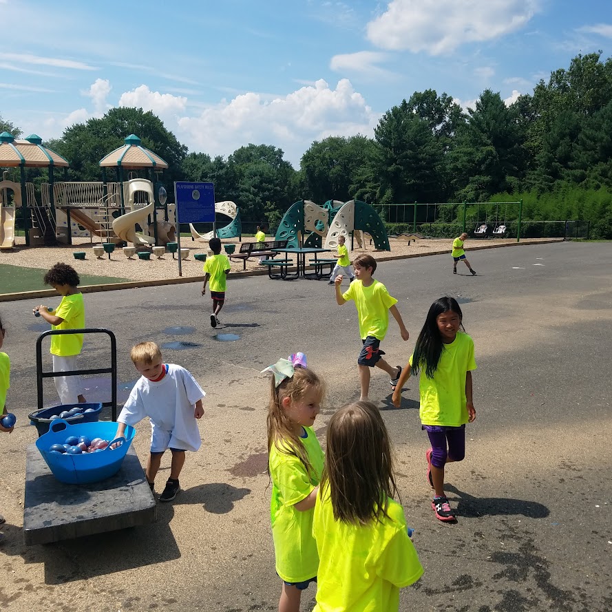 Water balloon station with cart